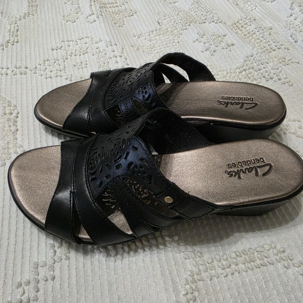 Clark's Women's Black Wedge Slip On Sandals Size 7.5 Medium Casual Versatile